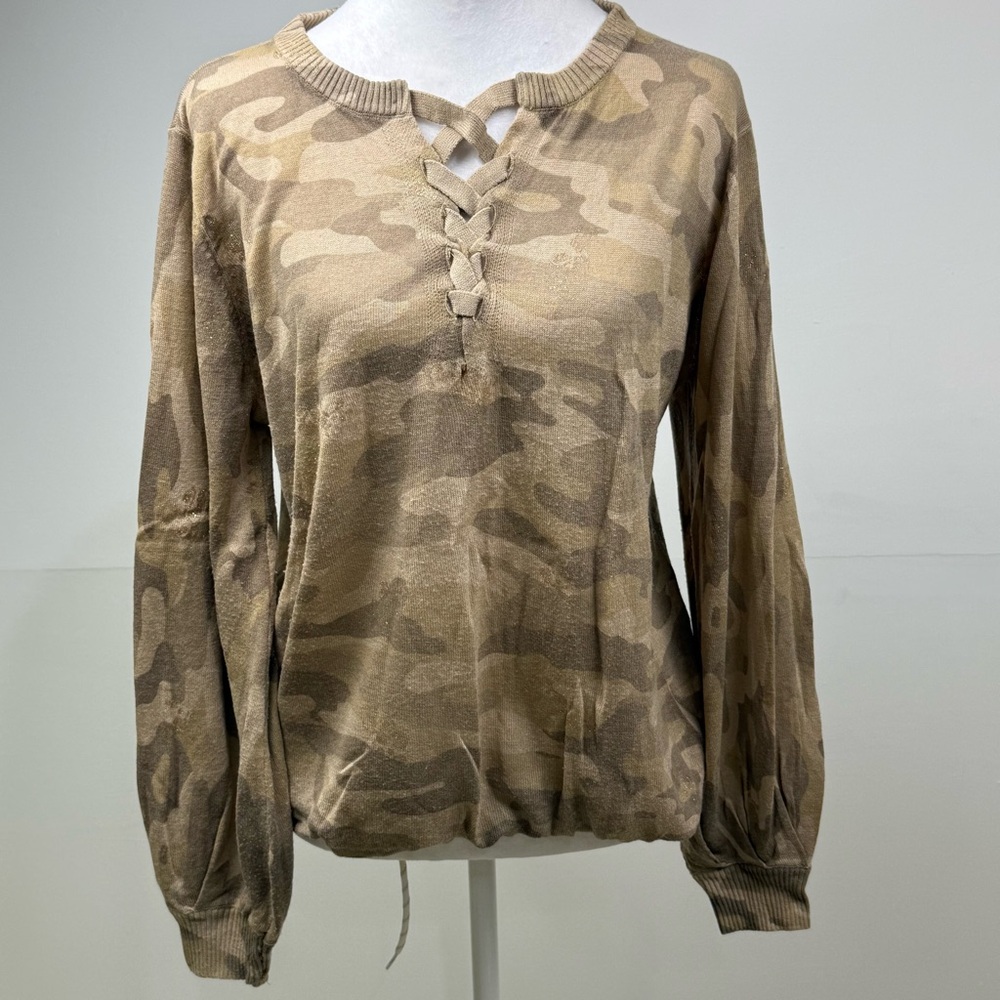 Democracy Beige Camo Criss-Cross Neckline Long Sleeve Knit Top Banded Hem Size L - Picture 12 of 12